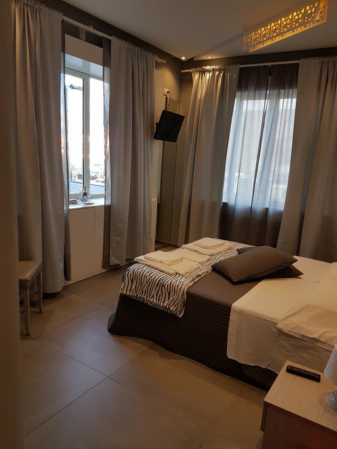 Maliziusella Hotel Napels Buitenkant foto